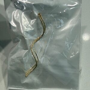 Elegant Gold-Tone Spiral Ear Crawler Earring